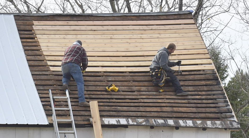 What are the Signs a Commercial Roof needs Repair or Replacement?